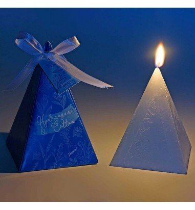 Lumânare parfumată piramidală - model...