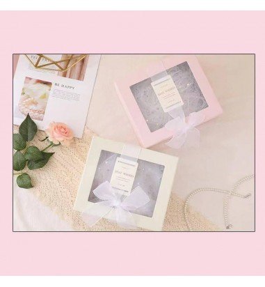 Cutie hârtie cu fereastră si fundă...