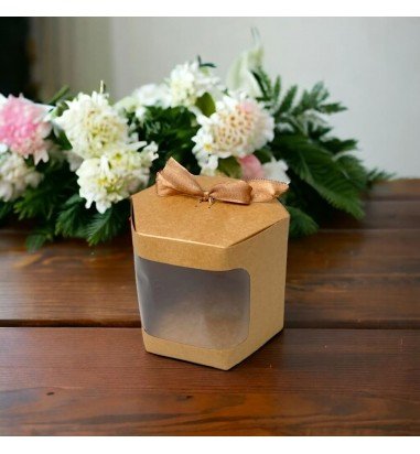 Cutie hexagonală cu fereastră și...