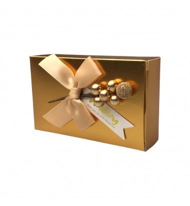 Cutie din hârtie cu fundă și floare...