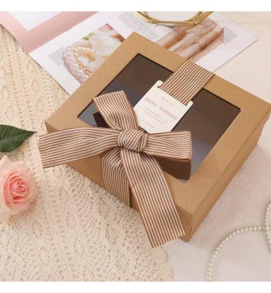 Cutie hârtie cu fereastră si fundă...