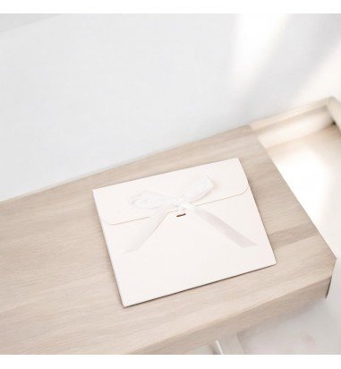 Plic hârtie cu panglică - alb