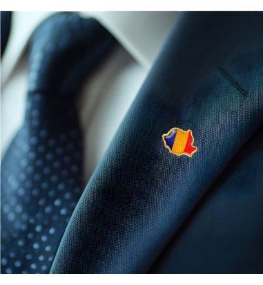 Pin metalic auriu tricolor ROMÂNIA