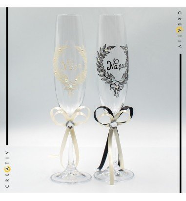 Pahare de sampanie pentru nasi scris...