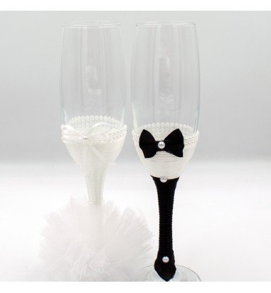 Pahare de sampanie pentru miri sau...