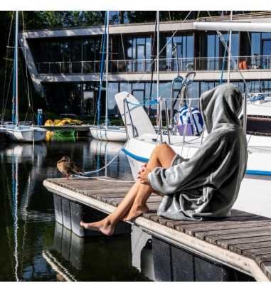 Patura cu maneci si gluga, moale si...