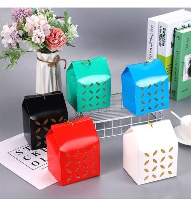 Cutie pătrată perforată - roșu