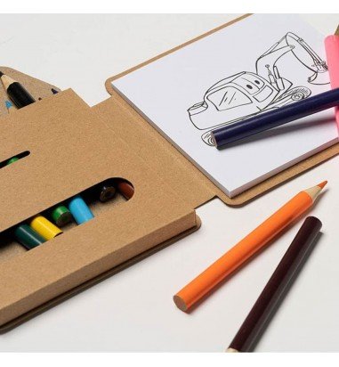 Set de colorat cu desene și creioane